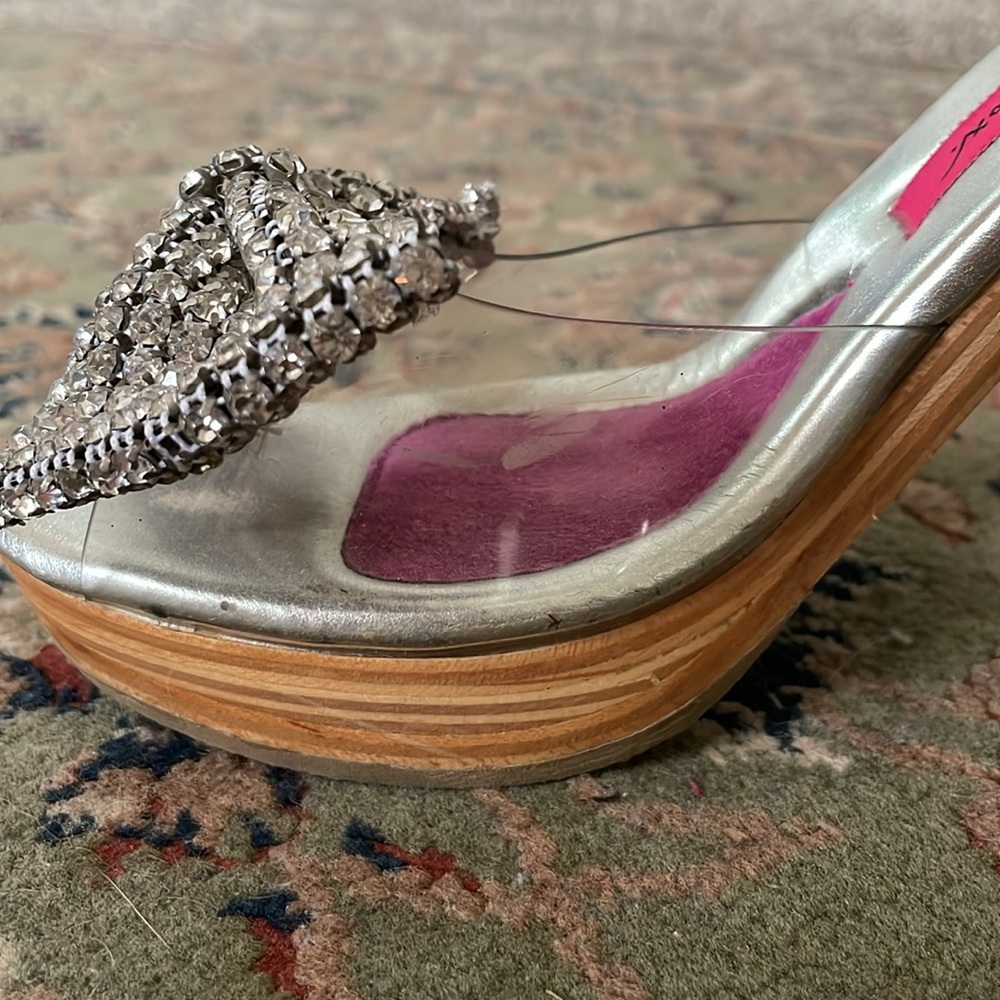 Vintage Betsey  Johnson heels size 6. Rhinestone bow - Picture 6 of 8